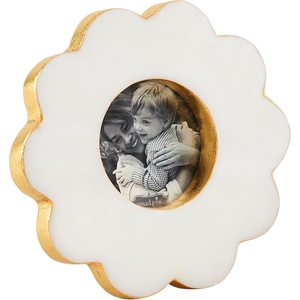Mud Pie Circle Scallop Marble Frame; 5 3/4″ x 5 3/4″